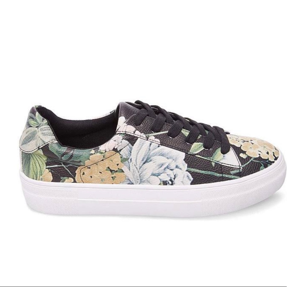 Steve Madden sneakers. Excellent condition.